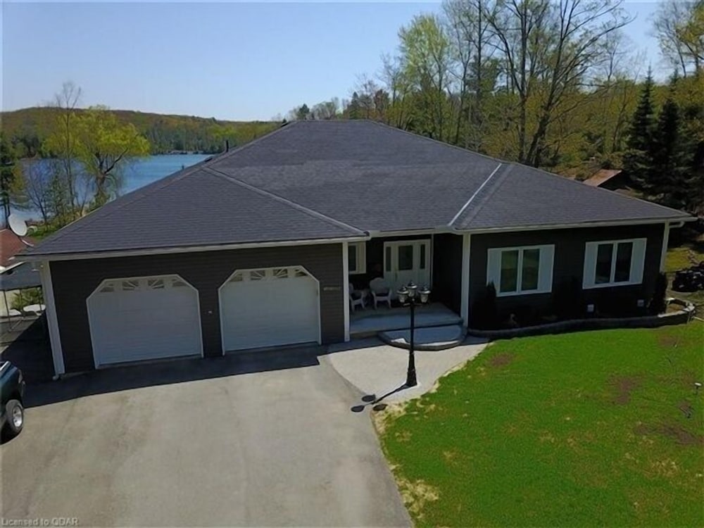 487 Bay Lake 4 Bedroom Cottage