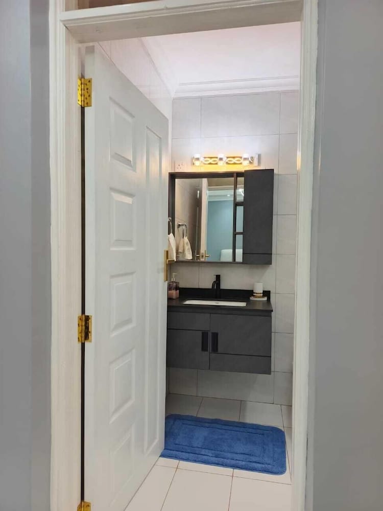 Lux Suites Grandville Apartments