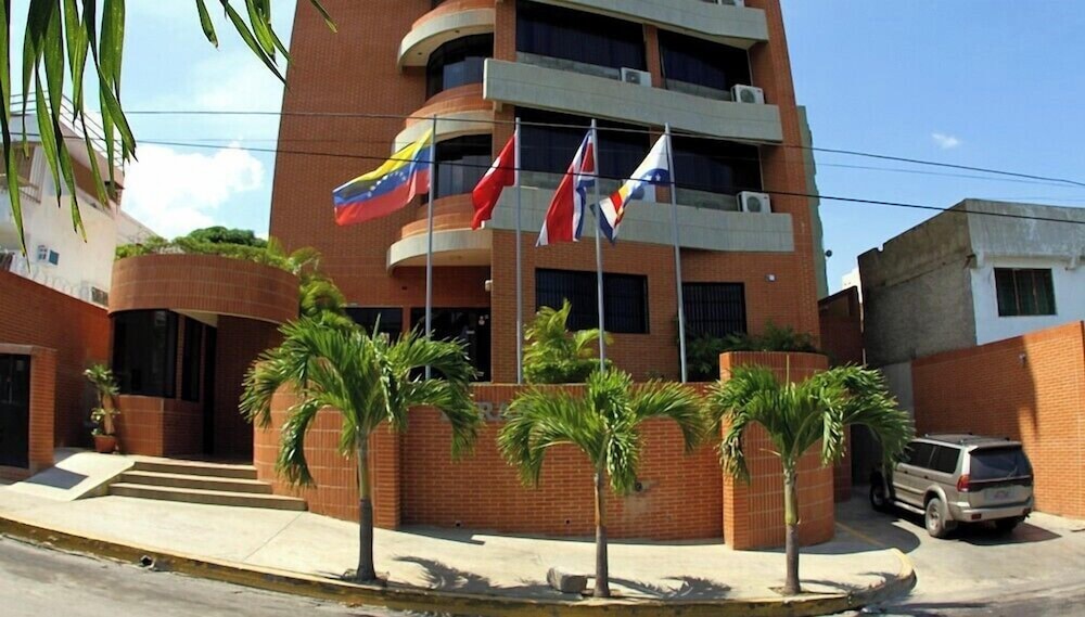 HOTEL MIRAMAR SUITES