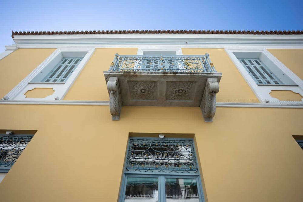 Athena Pegasus Suites - Medousia Spa Luxury Escape