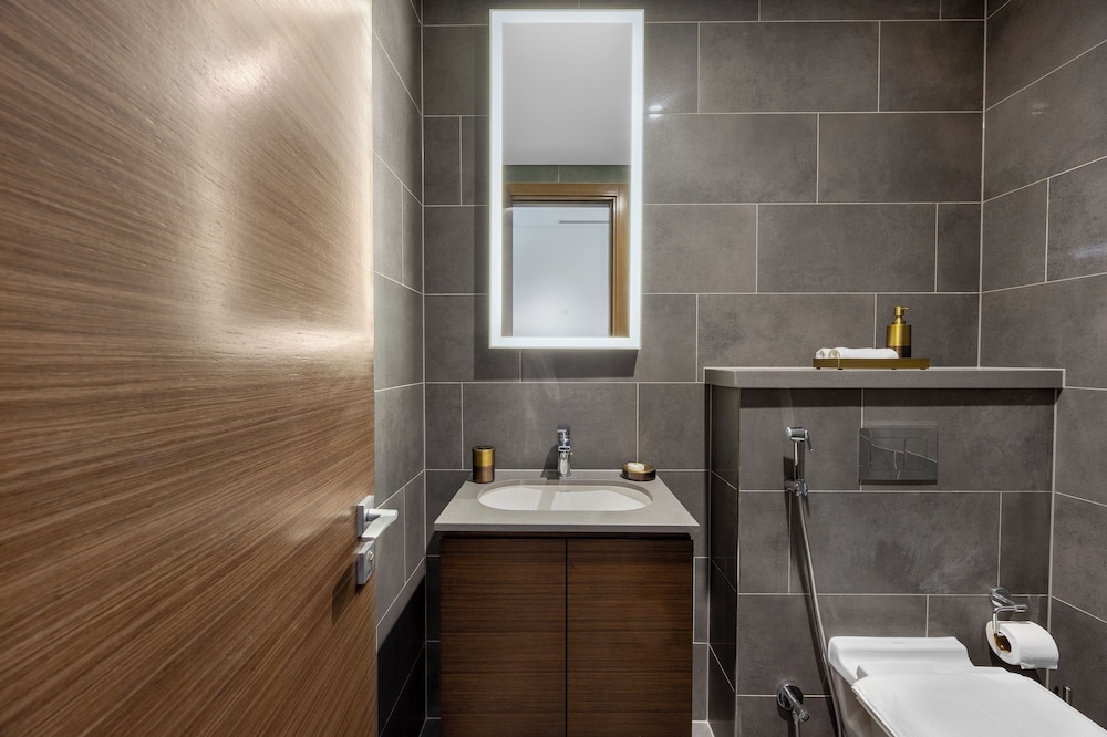 Modern 1BR with Balcony Sobha Hartland