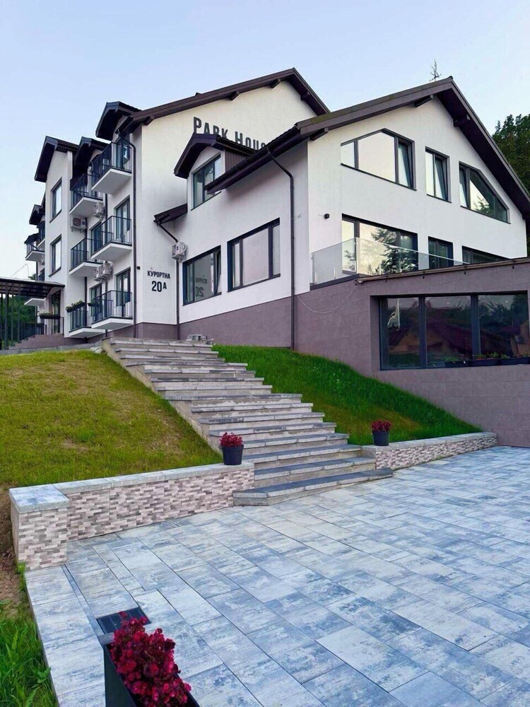 Polyana Kvasova - Park House Apart
