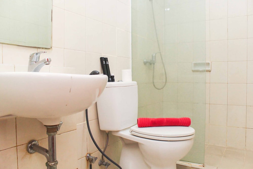 Strategic And Comfy 2Br Apartment At Thamrin Residence view 5