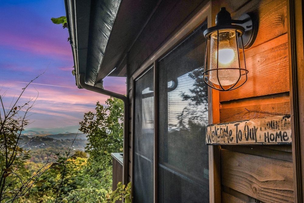 Smoky Mountain Bliss 2 Bedroom Cabin