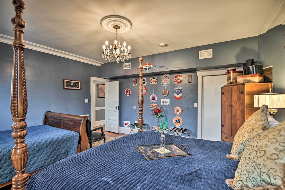 Historic Renovated Home < 2 Mi to Beach & Pier! view 5