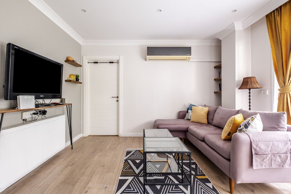 Flat With Backyard Near Idealtepe Marmaray Station