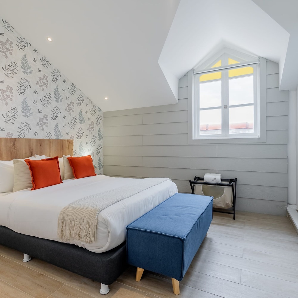 w Elegant 3BR With Modern Terrace in Panama