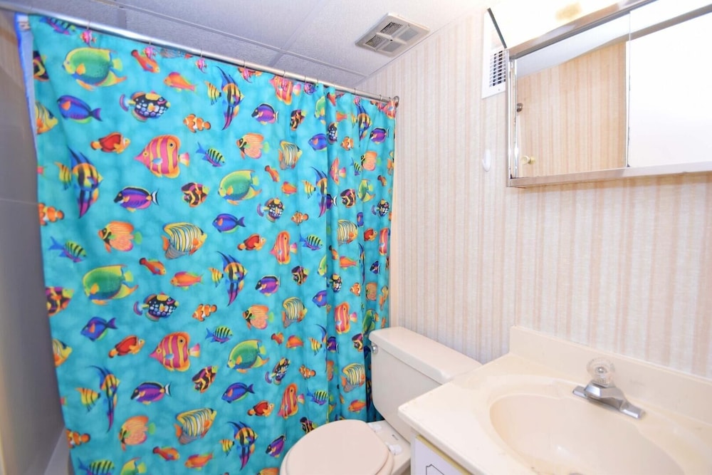 Shore Lea 102 1 Br condo by RedAwning