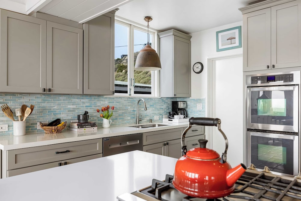 Unbeatable Beachfront Bliss w/ Ocean Views, Luxe Interiors & Patio Beach Road