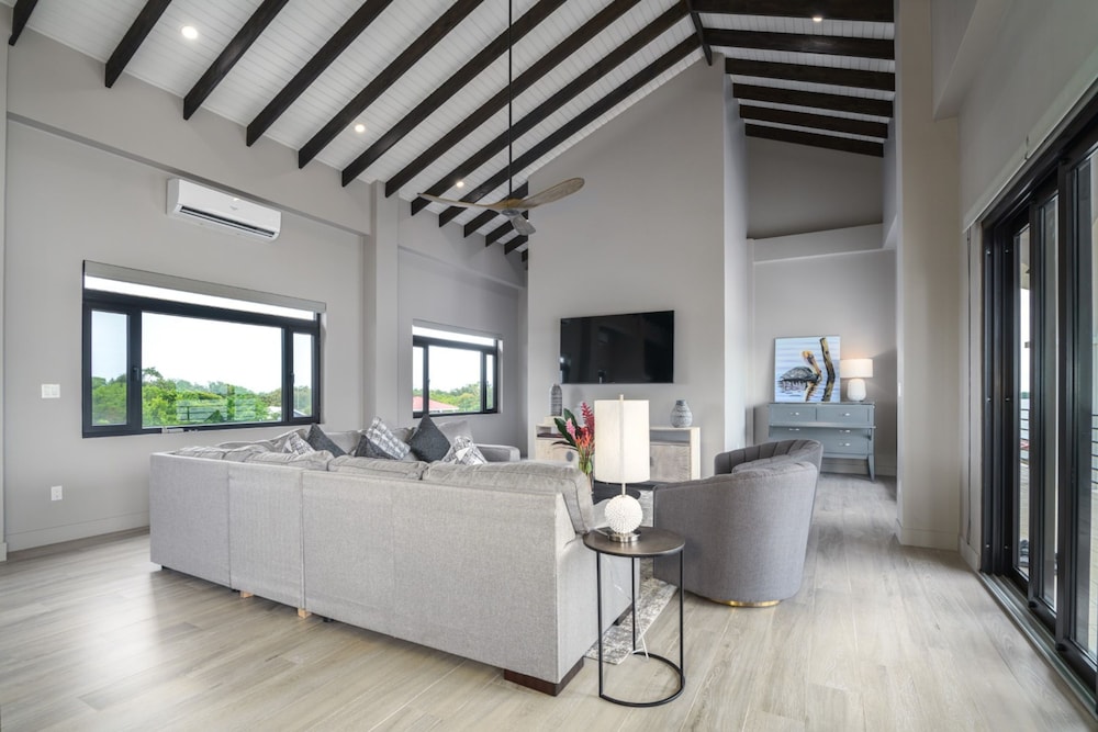 NEW 3 Story 4-bed Waterfront Villa w Sunset Views