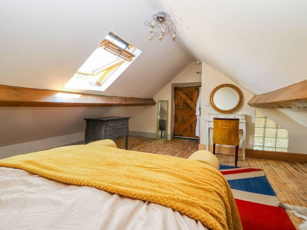 Charming 2-bed Cottage in Otley view 5