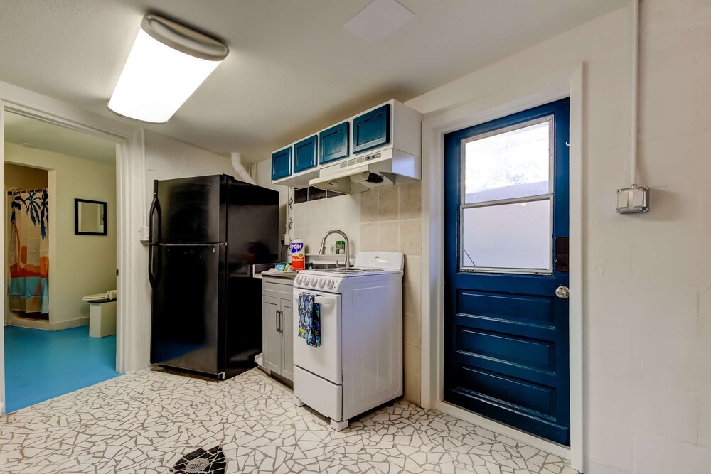 Simple Modern Gem 2 Blocks to Beach Pet Friendly
