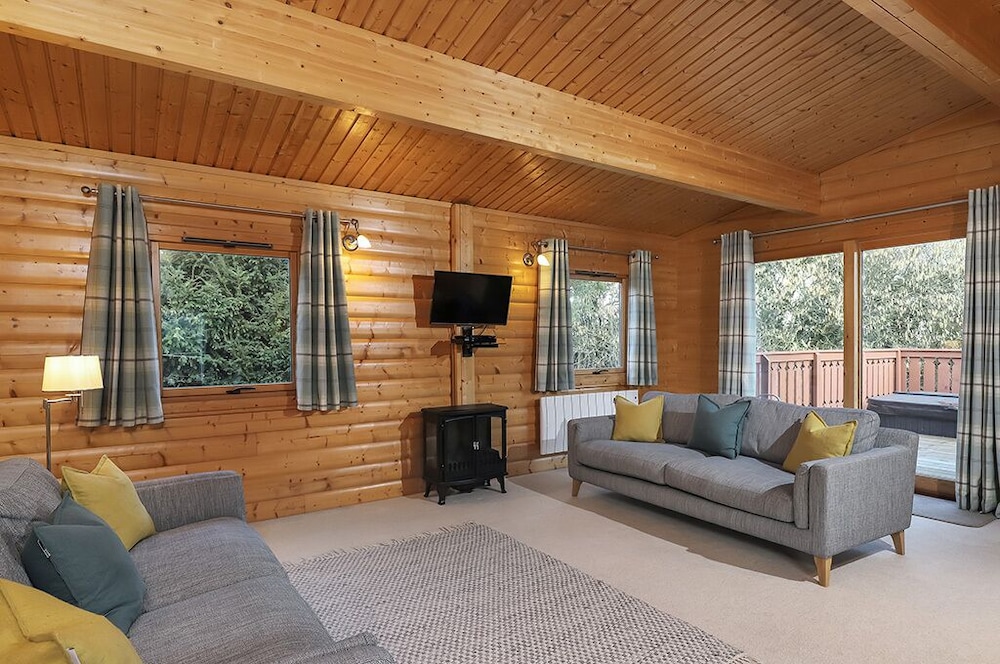 Winchester Vacations - South Winchester Lodges - Property Image 1