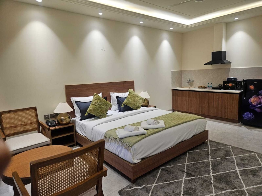 Hotel Dwellr