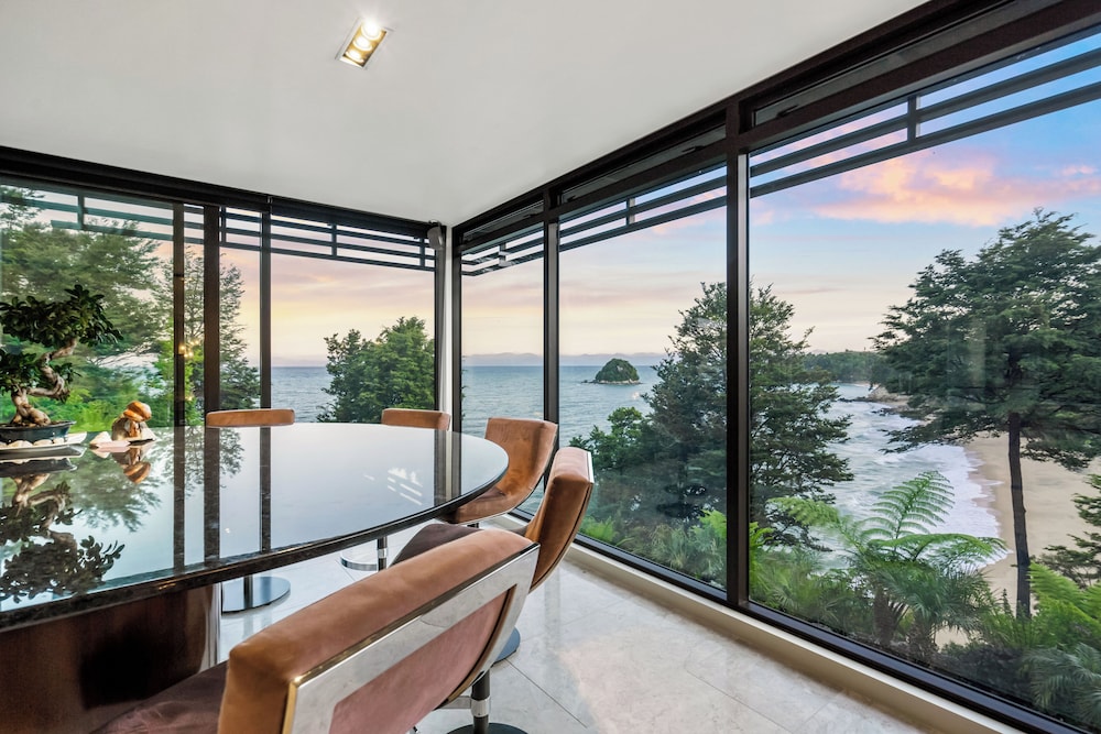 Fireplace Suite - Ocean Views & Beach