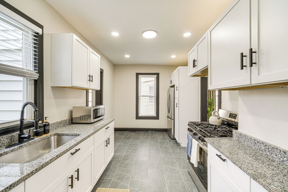 4 Mi to Dtwn: Modern Retreat w/ Yard in Cleveland