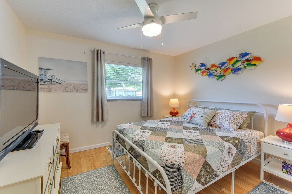 Beach Gear Provided! Cozy Family Home in Bradenton