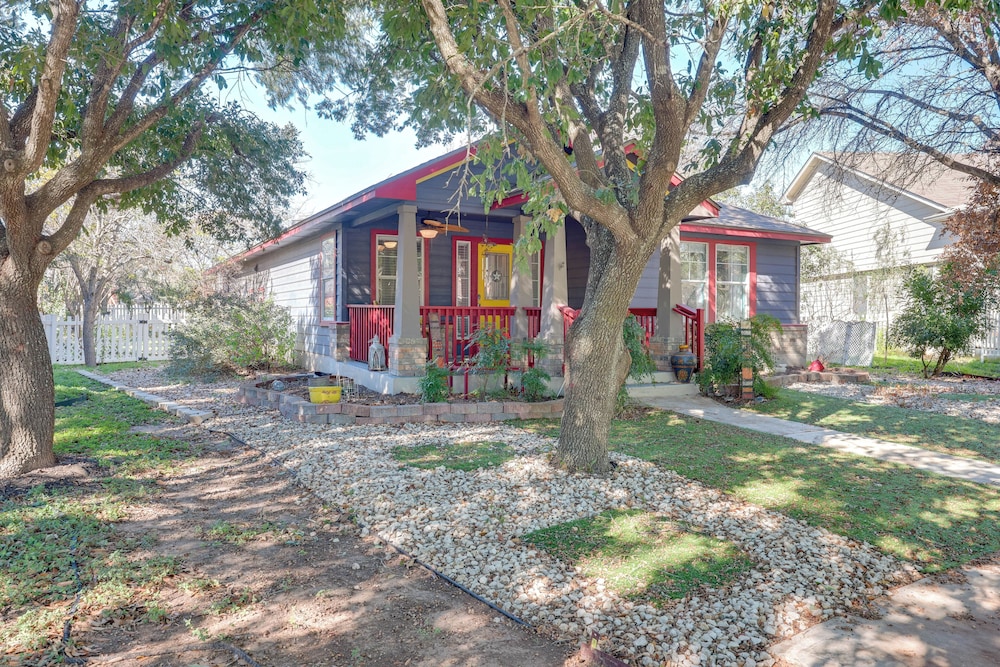 Dog-friendly Retreat w/ Yard, 22 Mi to Dtwn Austin