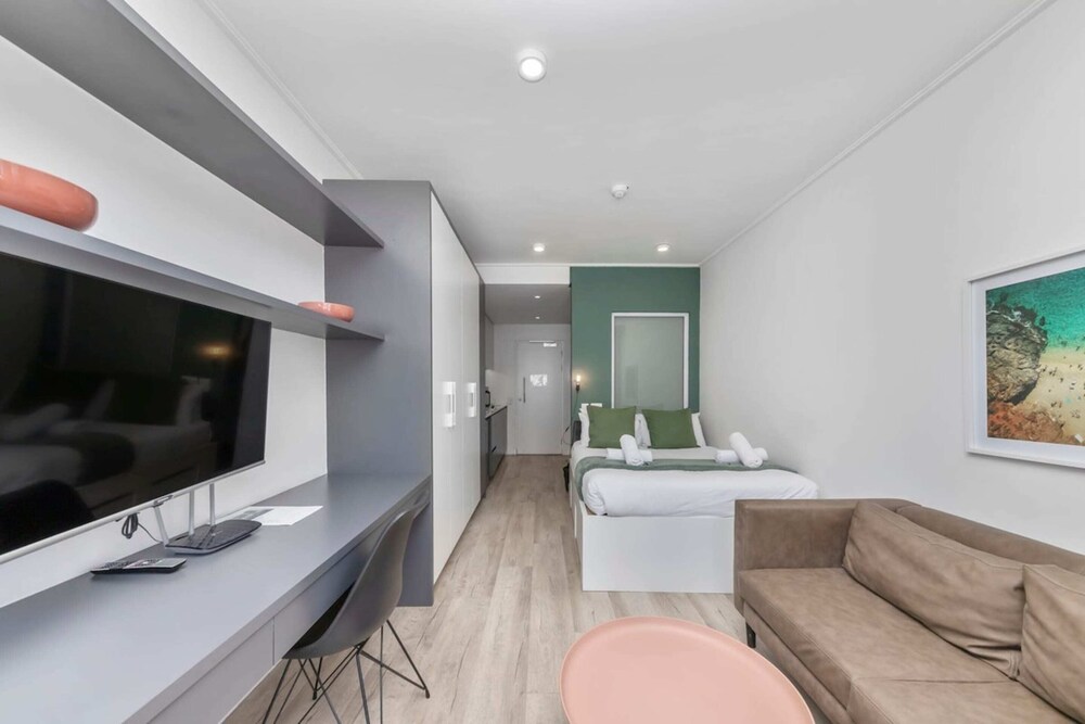 Stunning Studio Apartment With Balcony, Woodstock!