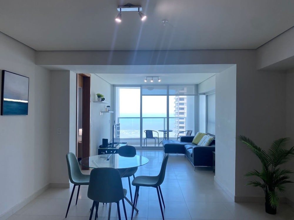 Light Home I Minimalist 1 Bed in Costa del Este