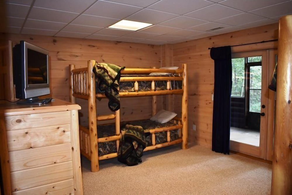 The Three Bear Lodge in Blue Ridge view 2