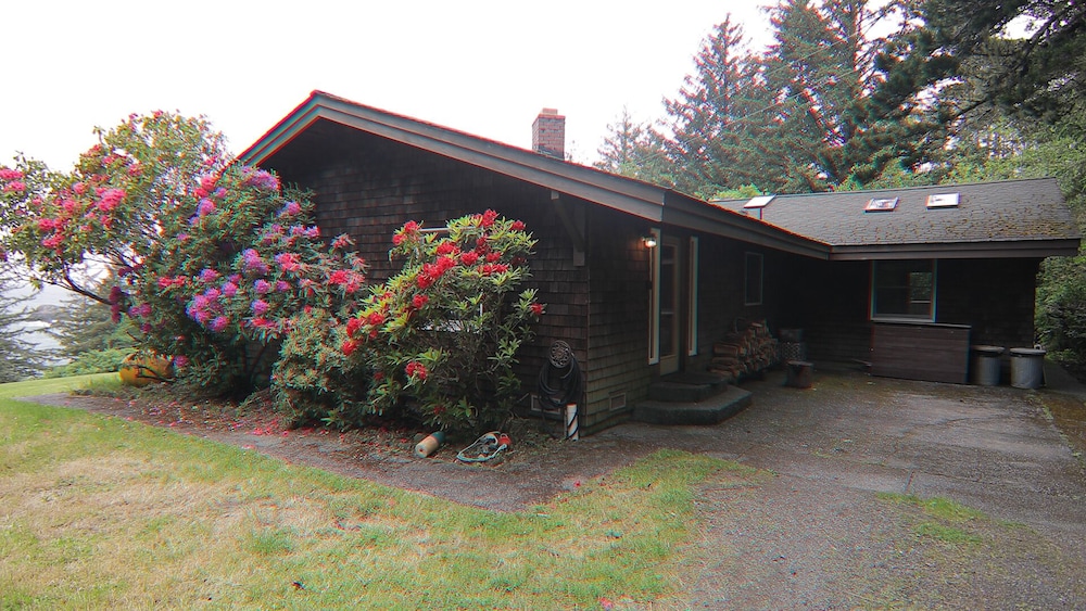 Byrdies Beach House at Crook Point view 2
