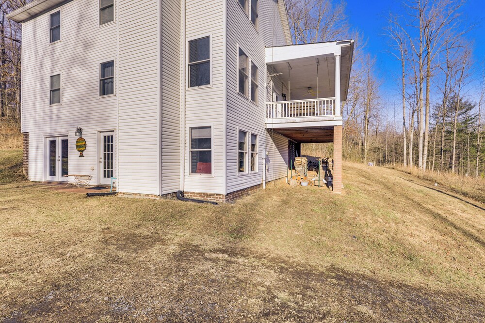 Family Home w/ Game Room & Decks in Etlan!