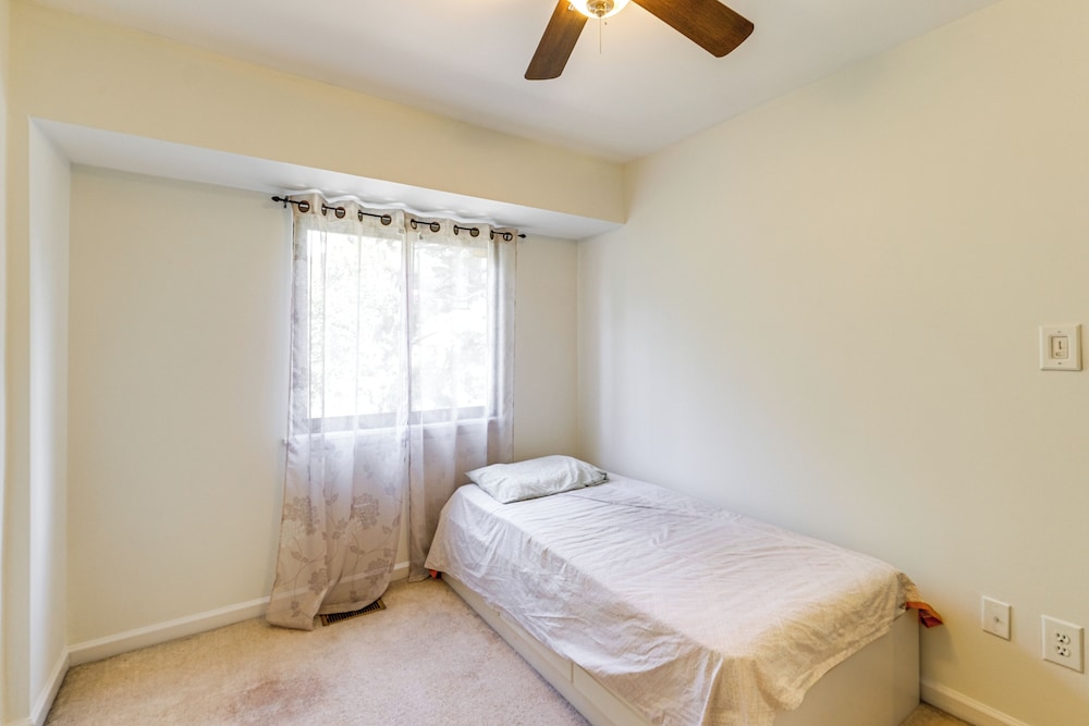 3 Mi to Dulles Airport: D.c. Area Townhome