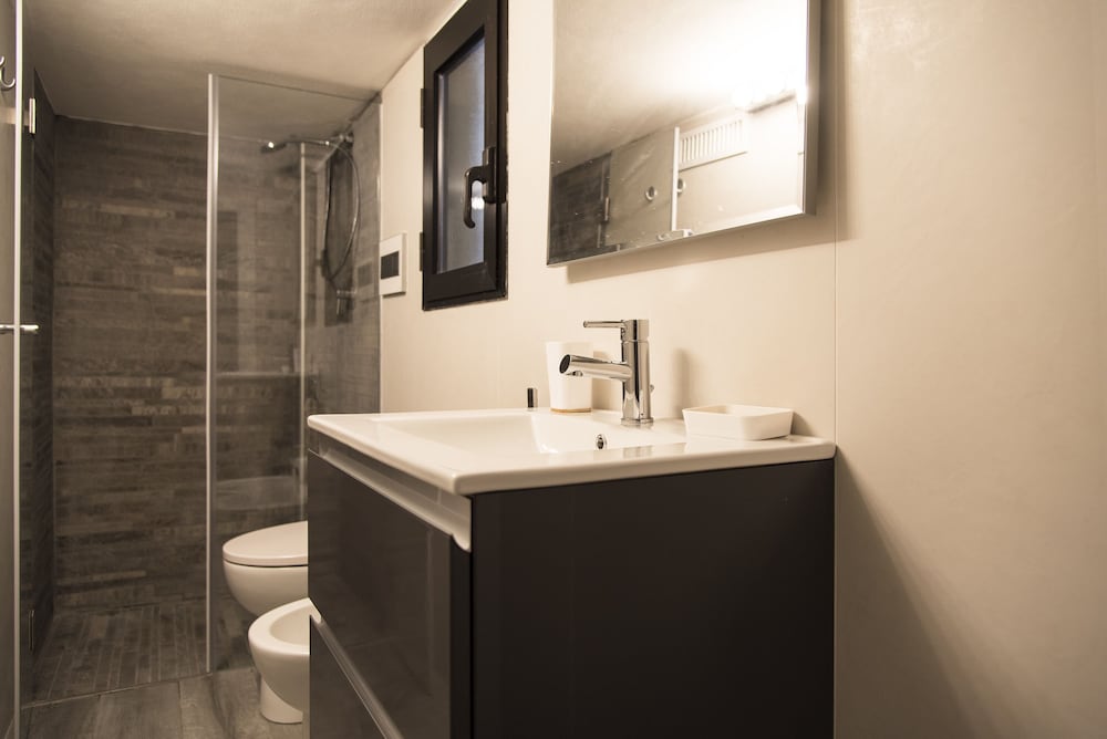 Contemporary 2 Bedroom Flat near University