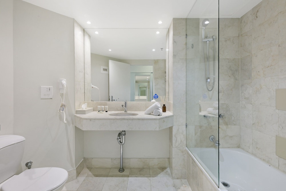 Ocean View 2-bed Studio In the Heart of Surfers
