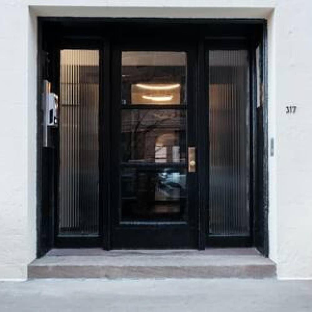 74-1c New Studio With Private Outdoors - GYM