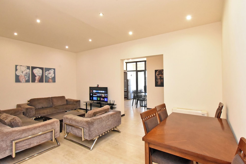 Apartments by Luxe Group DI64