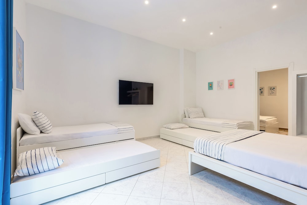 White&Blue Apartment at Sanità by Wonderful Italy