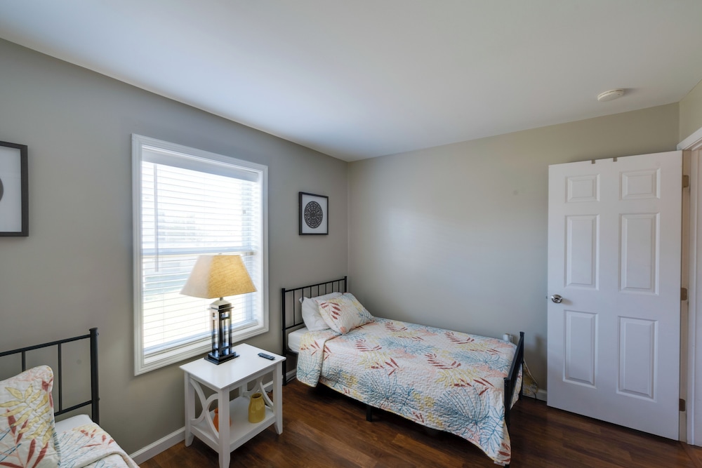Walk to Dtwn Milton: Spacious Family Home w/ Yard
