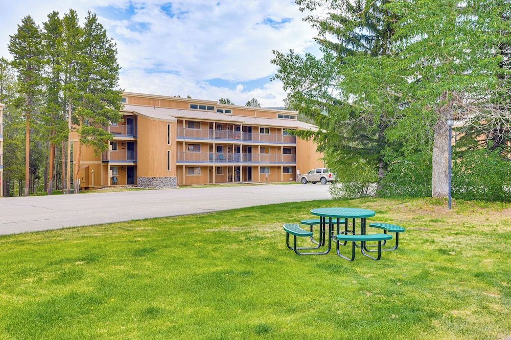 Winter Park Condo w/ Pool + Ski Shuttle Access!