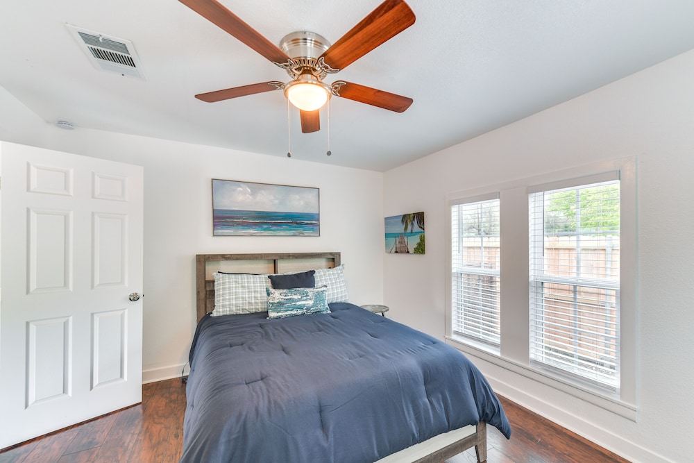 1 Mi to Dtwn Waco! Lovely Home w/ Fire Pit Table