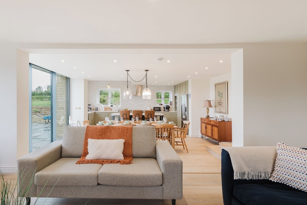 Mulberry Cottage 5BD in Wiltshire