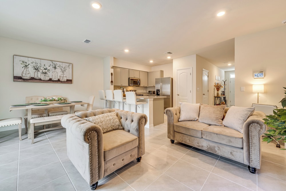 Davenport Home w/ Pool Access & Patio!