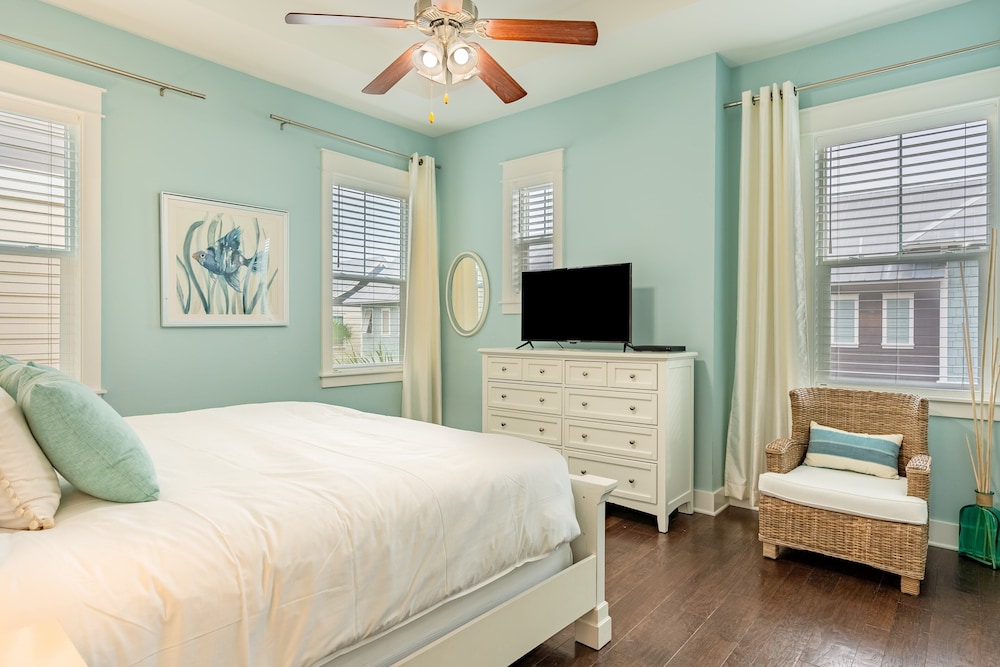 Emerald Gem by Avantstay Pool Access, 3mins to Beach! view 5