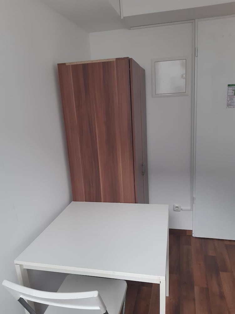 2-Rent Group Hostel Apartments SEN14
