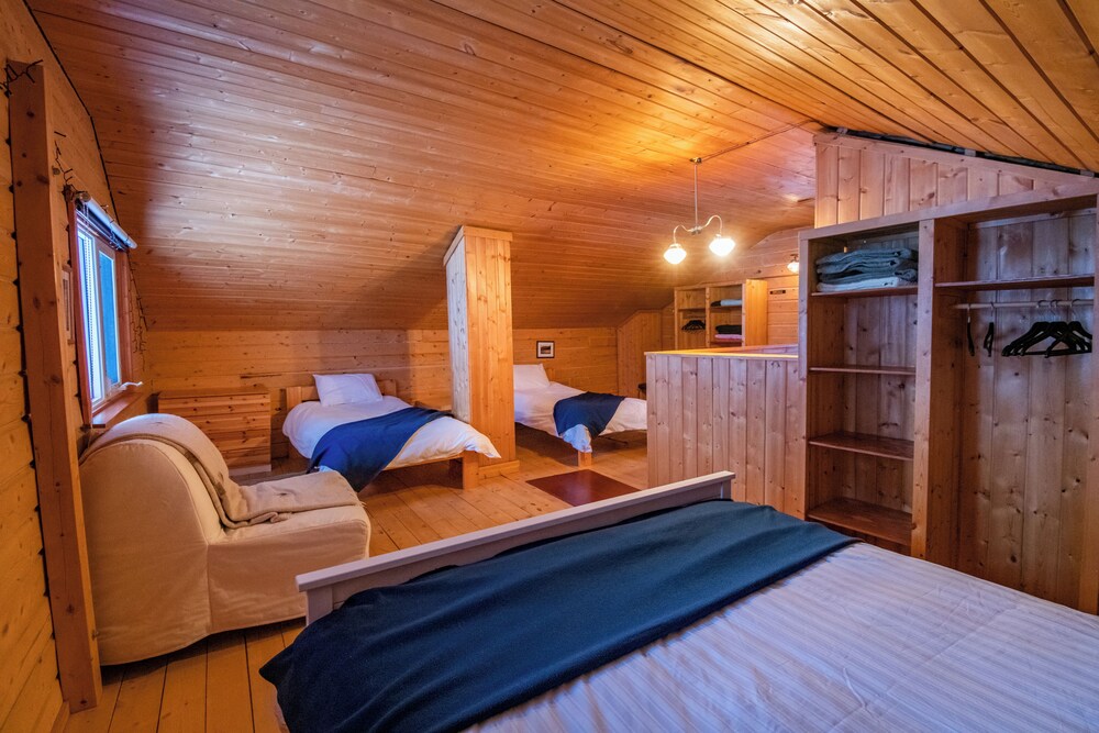 Little Atlin Lodge