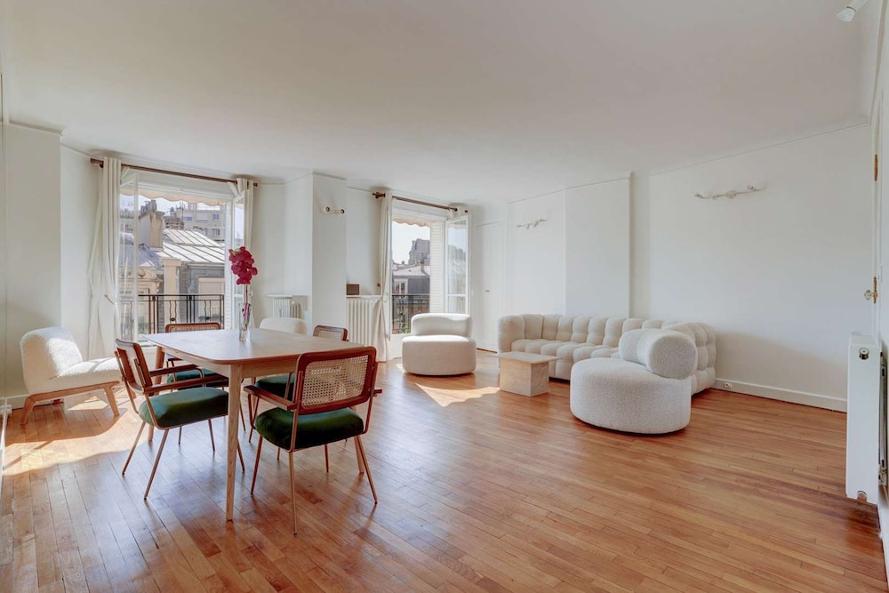 Passy Glow 2BR Home in the 16th Arrondissement