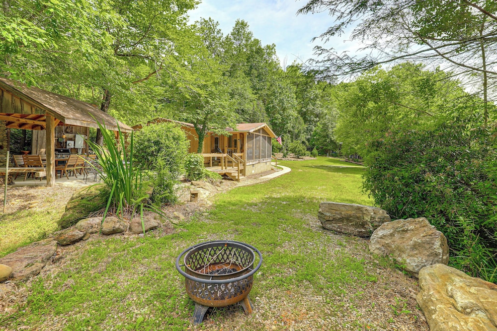 On-site Pond & Creek: Serene Cabin by Caesars Head