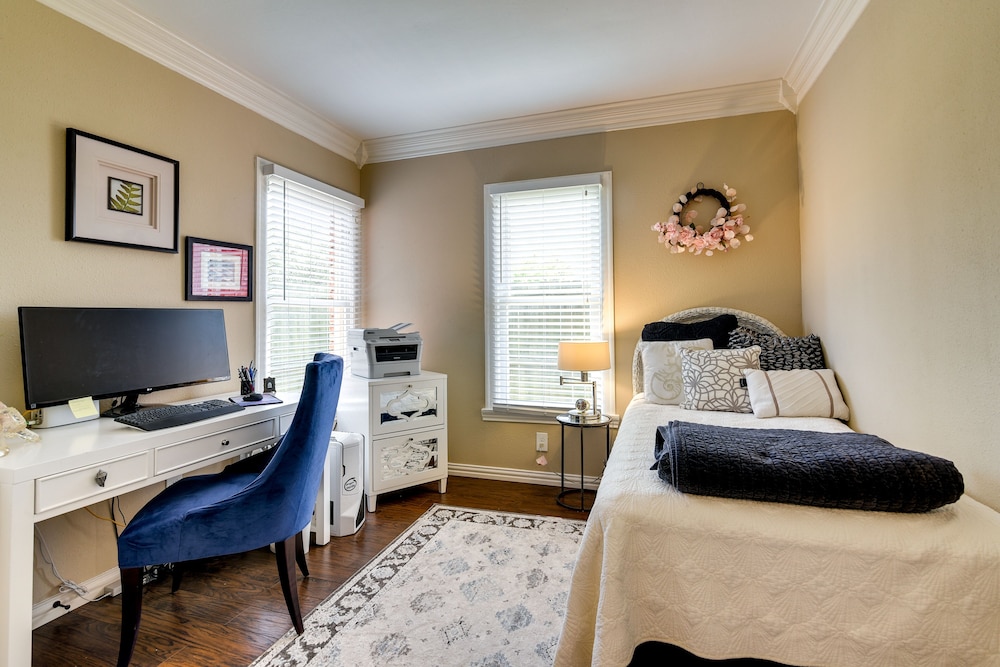 2 Mi to Beach: Galveston Vacation Rental!