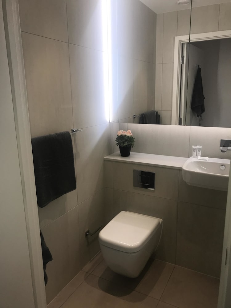Wembley Vacations - A1 Luxury Apartments - Property Image 7