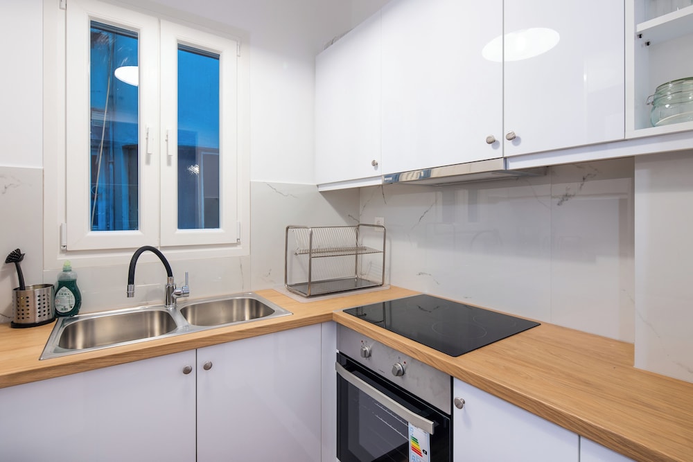 Alex's 2-Bedroom Apartment in Athens