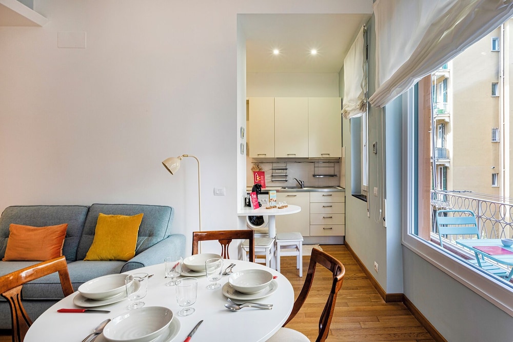 Light Apartment in Albaro