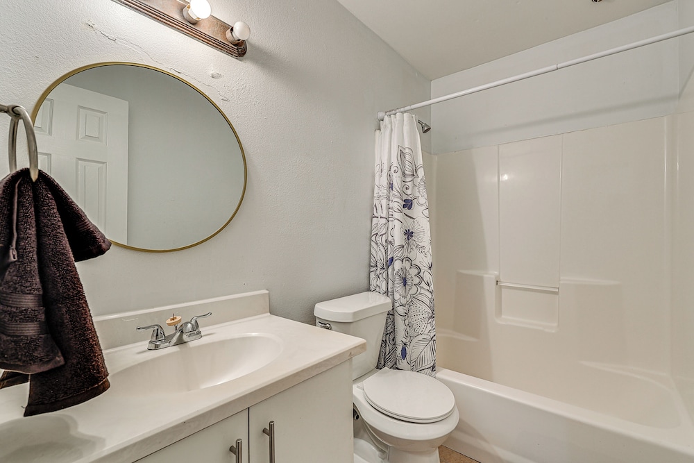 4 Mi to Dtwn Brownsville: Family Home w/ Yard!