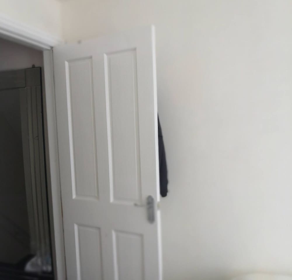 Room-charming Bradford Room to Rent With