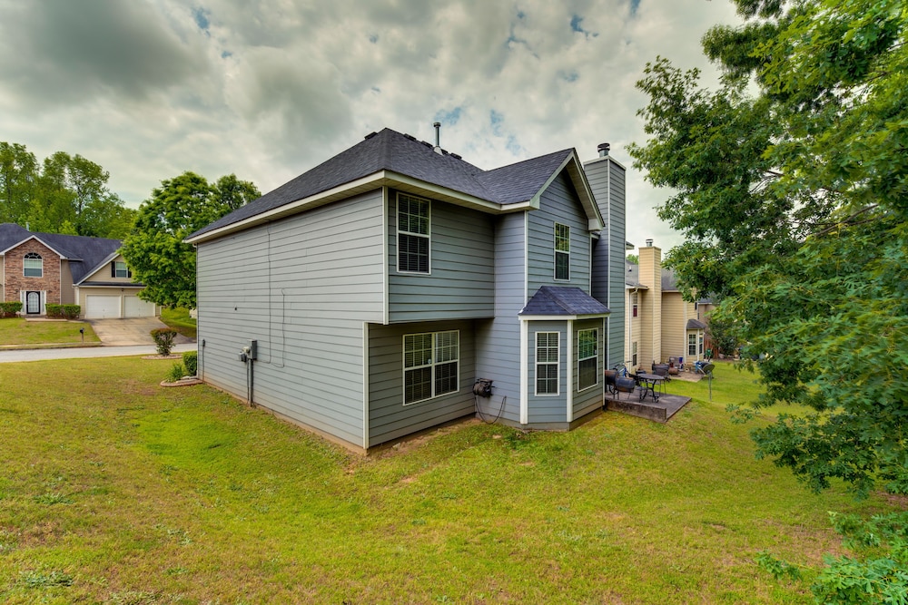Spacious Fairburn Home: 1 Mi to Cedar Grove Lake! view 5